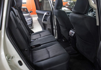 Подержанный автомобиль Toyota Land Cruiser Prado 2017 года (12 фото)