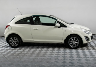 Подержанный автомобиль Opel Corsa 2011 года (4 фото)