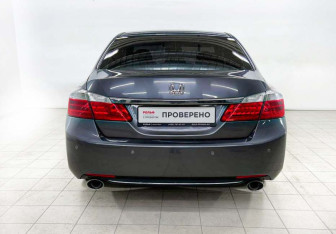 Подержанный автомобиль Honda Accord Sedan 2013 года (5 фото)