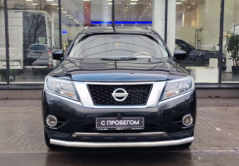 Подержанный автомобиль Nissan Pathfinder 2016 года (2 фото)