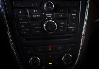 Подержанный автомобиль Opel Mokka 2014 года (18 фото)