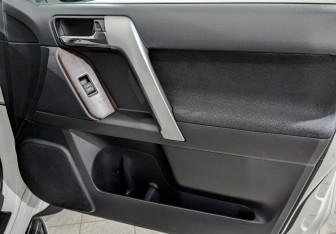 Подержанный автомобиль Toyota Land Cruiser Prado 2014 года (24 фото)