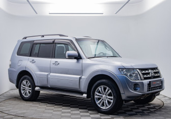 Подержанный автомобиль Mitsubishi Pajero 2012 года (7 фото)