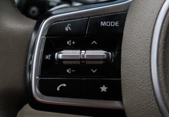 Подержанный автомобиль Kia Carnival 2020 года (23 фото)