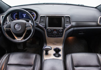 Подержанный автомобиль Jeep Grand Cherokee 2015 года (13 фото)