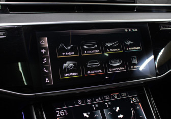 Подержанный автомобиль Audi A8 2018 года (20 фото)
