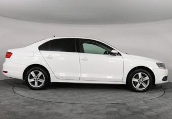 Подержанный автомобиль Volkswagen Jetta Sedan 2012 года (4 фото)