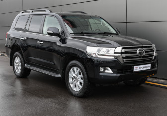 Подержанный автомобиль Toyota Land Cruiser Suv 2018 года (3 фото)