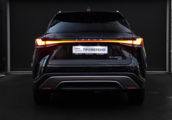 Подержанный автомобиль Lexus RX 2023 года (6 фото)