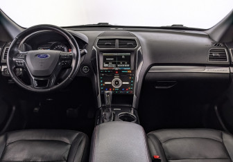 Подержанный автомобиль Ford Explorer 2016 года (14 фото)