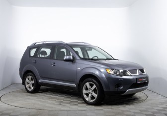 Подержанный автомобиль Mitsubishi Outlander 2008 года (3 фото)