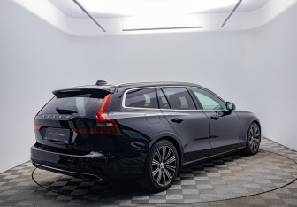 Подержанный автомобиль Volvo V60 2020 года (5 фото)