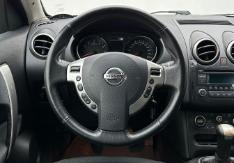 Подержанный автомобиль Nissan Qashqai 2011 года (12 фото)