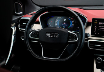 Подержанный автомобиль Geely Coolray 2023 года (11 фото)