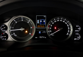 Подержанный автомобиль Toyota Land Cruiser Suv 2017 года (13 фото)