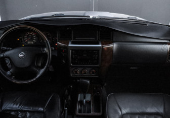 Подержанный автомобиль Nissan Patrol 2005 года (14 фото)
