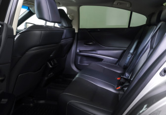 Подержанный автомобиль Lexus ES 2020 года (11 фото)