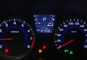 Подержанный автомобиль Hyundai Solaris Hatchback 2013 года (16 фото)