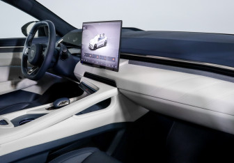 Подержанный автомобиль Zeekr 001 2024 года (9 фото)