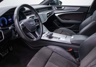 Подержанный автомобиль Audi A7 2018 года (10 фото)