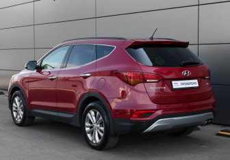 Подержанный автомобиль Hyundai Santa Fe 2015 года (6 фото)