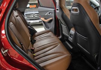 Подержанный автомобиль Omoda C5 2024 года (10 фото)