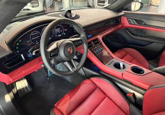 Новый Porsche Taycan 2025 (3 фото)