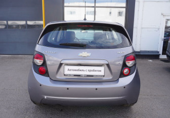 Подержанный автомобиль Chevrolet Aveo Hatchback 2012 года (6 фото)