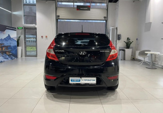 Подержанный автомобиль Hyundai Solaris Sedan 2012 года (5 фото)