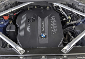 Подержанный автомобиль BMW X5 2021 года (9 фото)