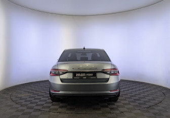 Подержанный автомобиль Skoda Superb Liftback 2019 года (6 фото)
