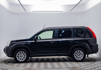 Подержанный автомобиль Nissan X-Trail 2008 года (8 фото)