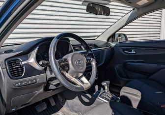 Подержанный автомобиль Kia Rio Hatchback 2021 года (15 фото)