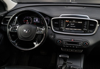 Подержанный автомобиль Kia Sorento 2019 года (10 фото)