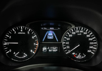 Подержанный автомобиль Nissan Pathfinder 2015 года (11 фото)