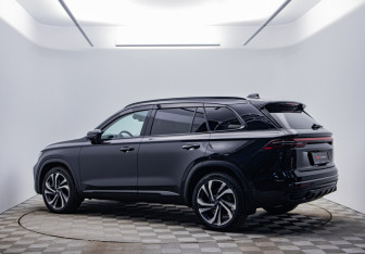 Подержанный автомобиль Geely Monjaro 2023 года (7 фото)