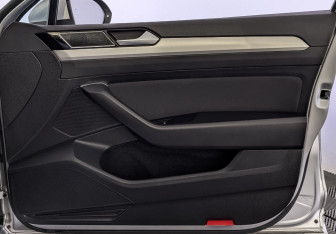Подержанный автомобиль Volkswagen Passat Sedan 2019 года (25 фото)