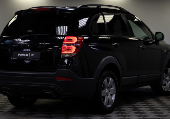 Подержанный автомобиль Chevrolet Captiva 2013 года (20 фото)