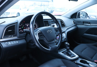 Подержанный автомобиль Hyundai Elantra Sedan 2017 года (13 фото)