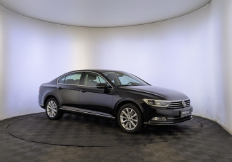 Подержанный автомобиль Volkswagen Passat Sedan 2018 года (3 фото)