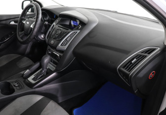 Подержанный автомобиль Ford Focus Sedan 2011 года (6 фото)