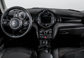 Подержанный автомобиль MINI Hatch 2019 года (4 фото)