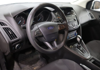 Подержанный автомобиль Ford Focus Wagon 2016 года (10 фото)