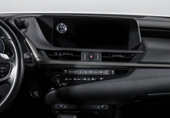 Подержанный автомобиль Lexus ES 2019 года (13 фото)