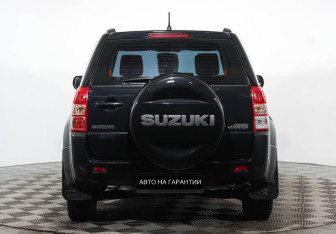Подержанный автомобиль Suzuki Grand Vitara 2013 года (4 фото)