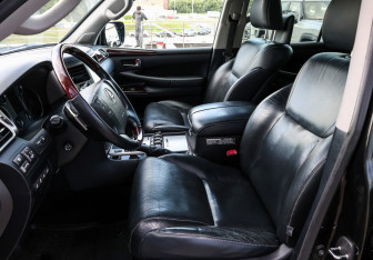 Подержанный автомобиль Lexus LX 2013 года (18 фото)
