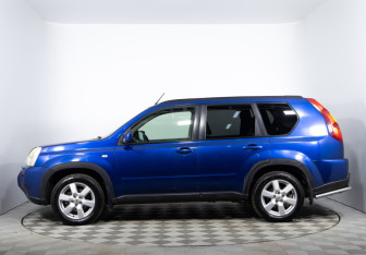 Подержанный автомобиль Nissan X-Trail 2007 года (8 фото)