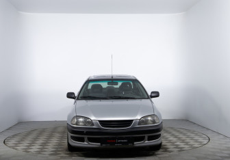 Подержанный автомобиль Toyota Avensis Sedan 1999 года (2 фото)