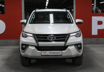 Подержанный автомобиль Toyota Fortuner 2018 года (2 фото)