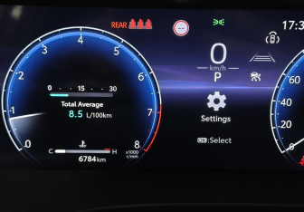 Подержанный автомобиль Toyota Camry Sedan 2024 года (17 фото)